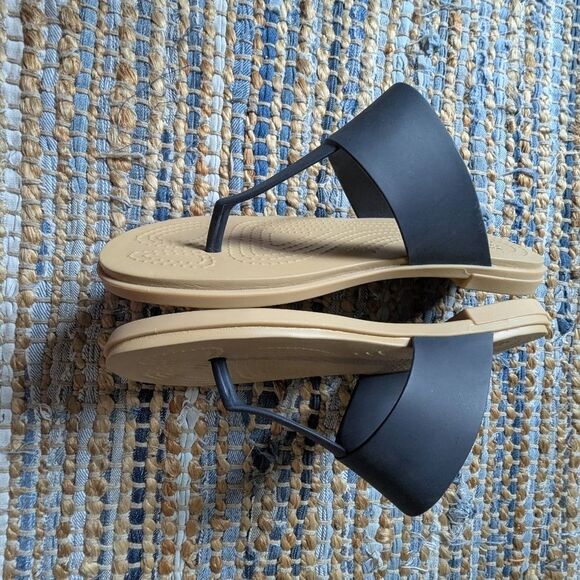 Crocs Black Tan Thong Flip Flops Sandals 7 Lightweight Comfort Minimalist Beach - Picture 4 of 7